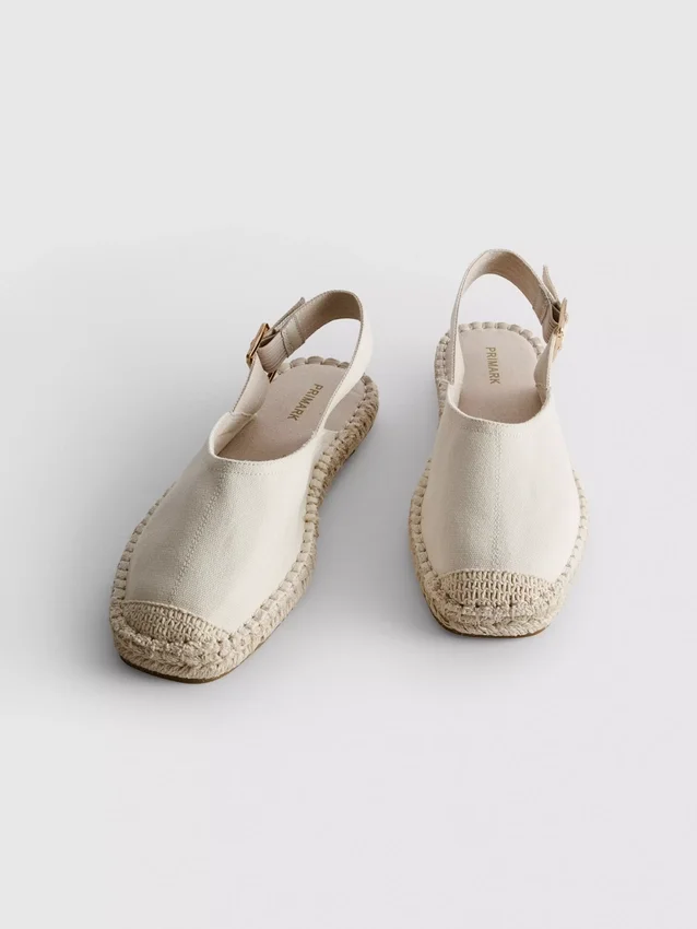 Sandalias tipo alpargatas con talón abierto