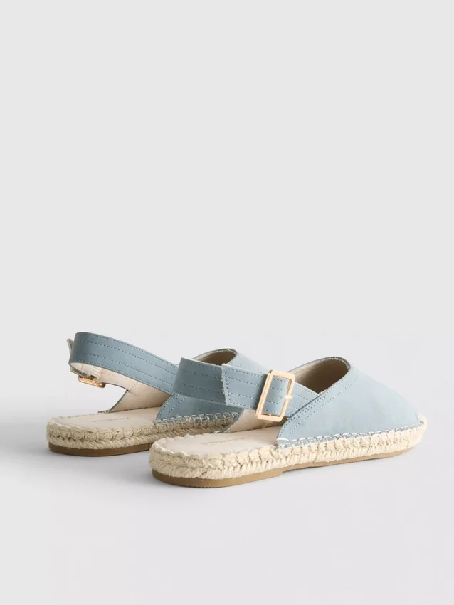 Sandalias tipo alpargatas con talón abierto