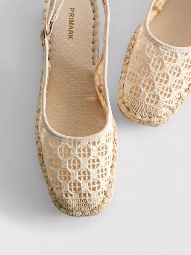 Sandalias tipo alpargatas con talón abierto