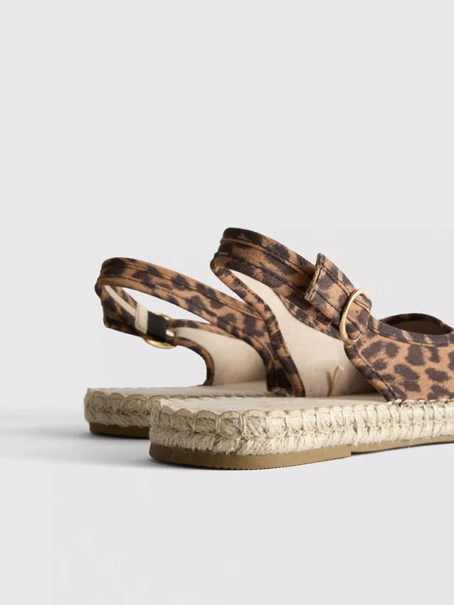 Sandalias tipo alpargatas con talón abierto