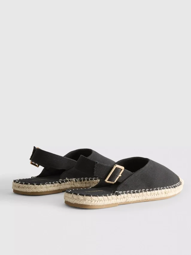 Sandalias tipo alpargatas con talón abierto