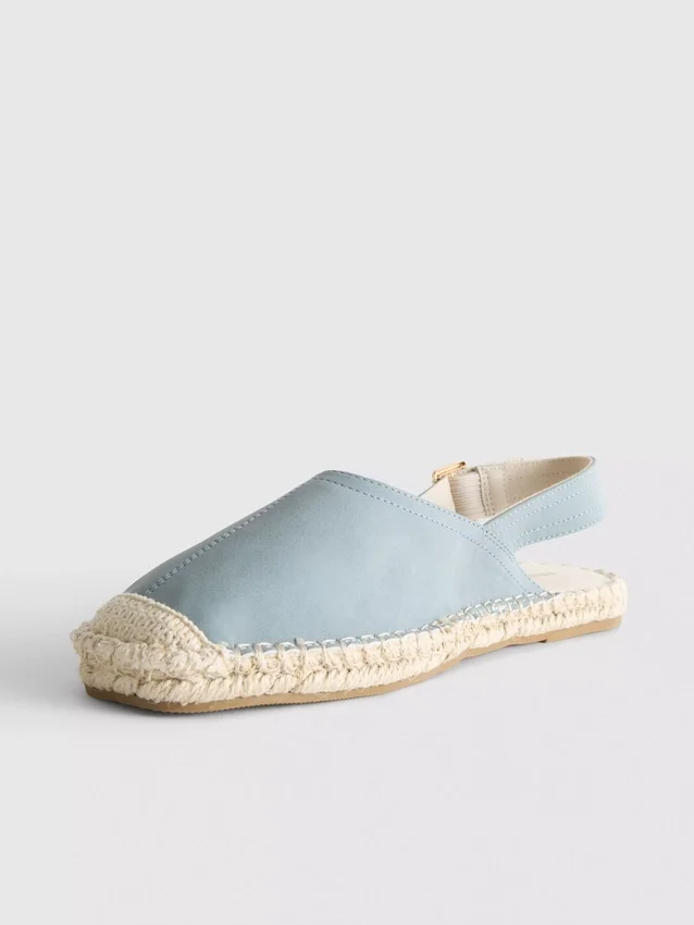 Sandalias tipo alpargatas con talón abierto