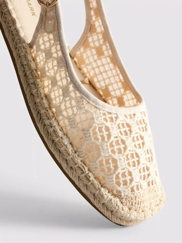 Sandalias tipo alpargatas con talón abierto