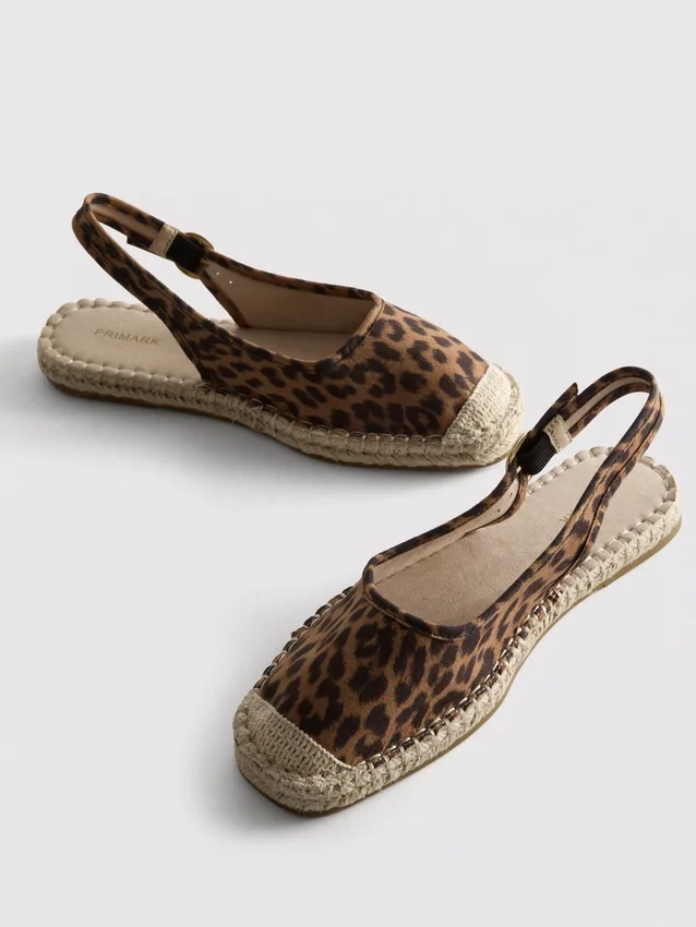 Sandalias tipo alpargatas con talón abierto