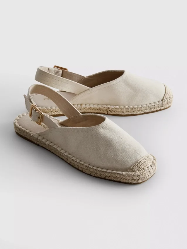 Sandalias tipo alpargatas con talón abierto