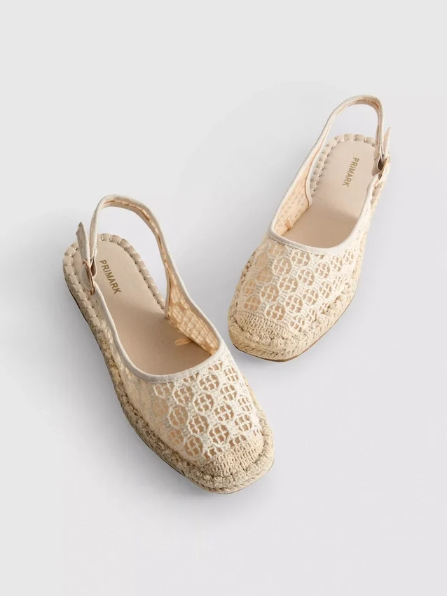 Sandalias tipo alpargatas con talón abierto