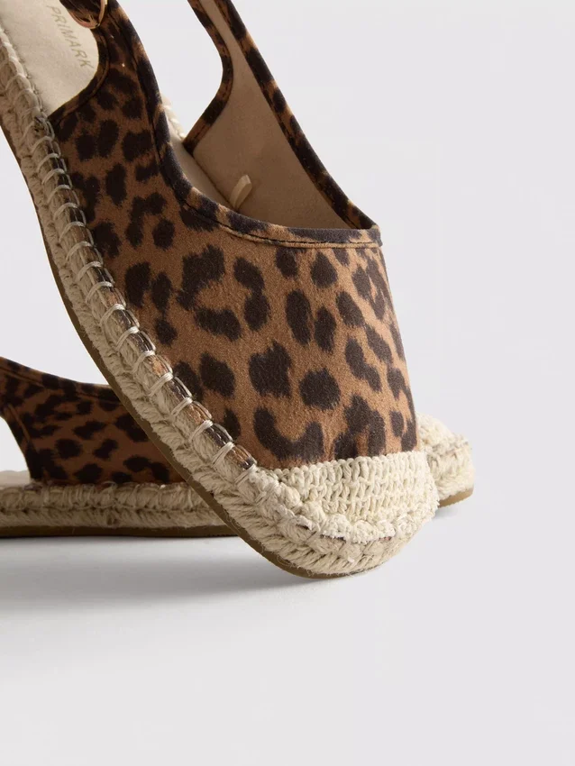 Sandalias tipo alpargatas con talón abierto