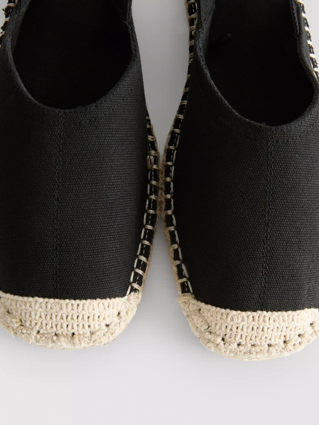 Sandalias tipo alpargatas con talón abierto