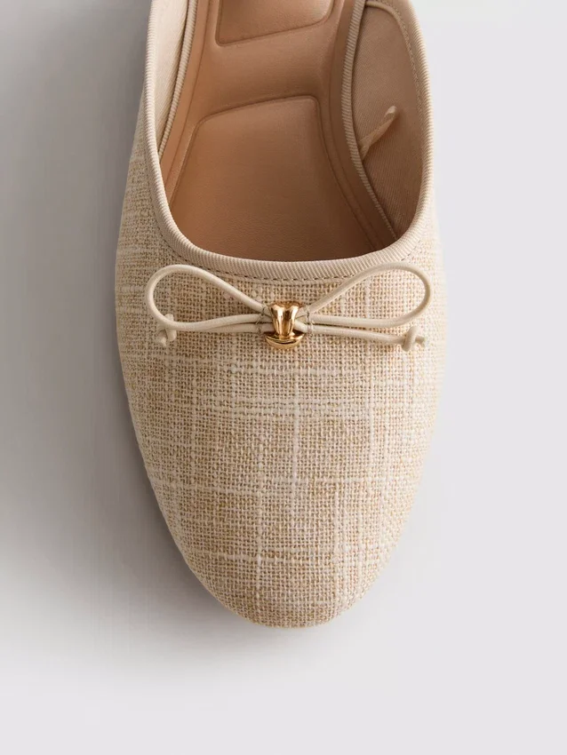 Sandalias tipo bailarina tipo mules con detalle de moño