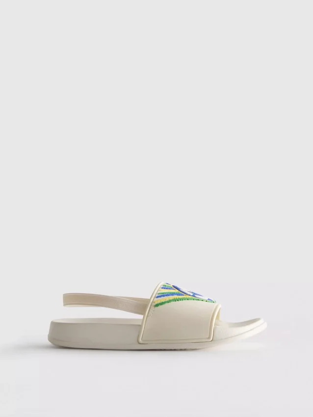 Sandalias tipo chanclas de fútbol