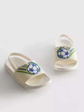 Sandalias tipo chanclas de fútbol