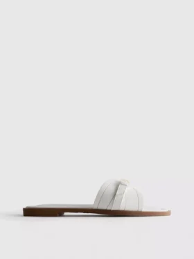 Sandalias tipo mule con hebillas