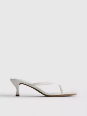 Sandalias tipo mule con talón y tiras entre los dedos