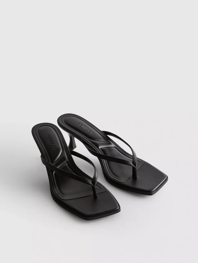 Sandalias tipo mule con talón y tiras entre los dedos