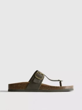 Sandalias tipo mules con barra en T y hebilla