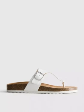Sandalias tipo mules con barra en T y hebilla