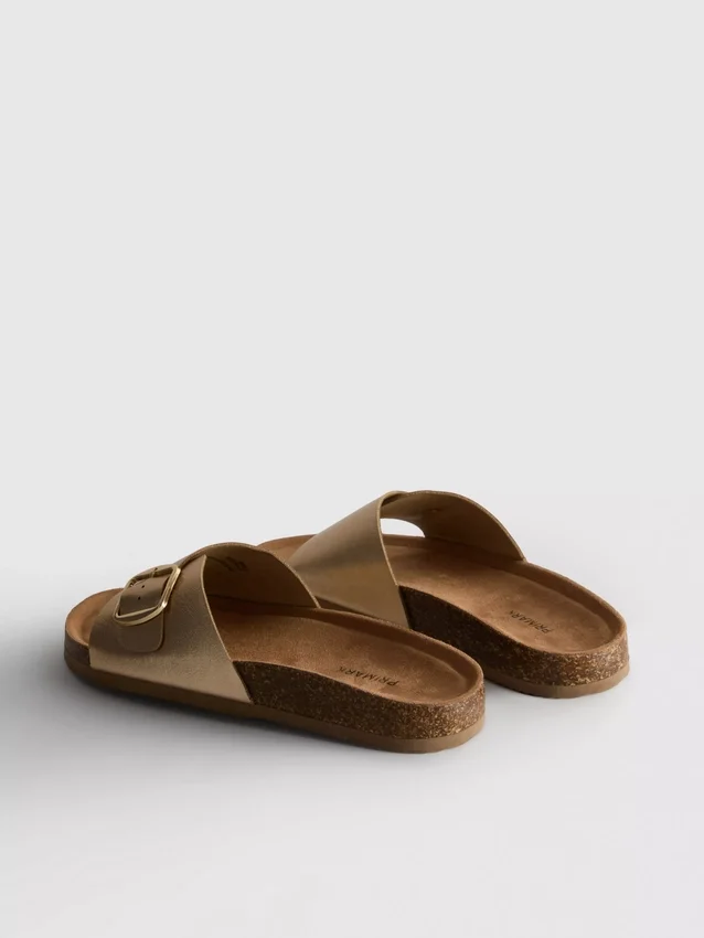 Sandalias tipo mules con correa y hebilla