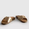 Sandalias tipo mules con correa y hebilla