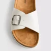 Sandalias tipo mules con correa y hebilla