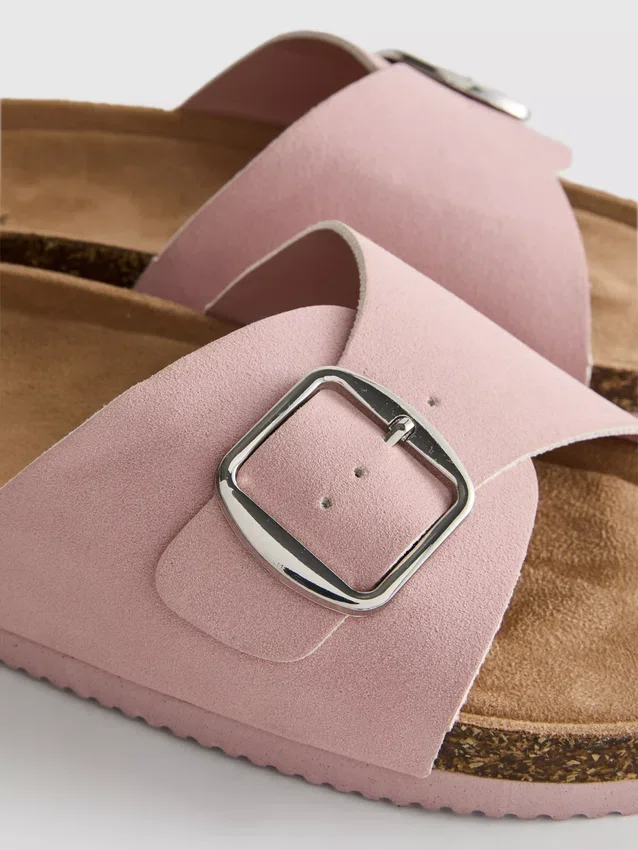 Sandalias tipo mules con correa y hebilla