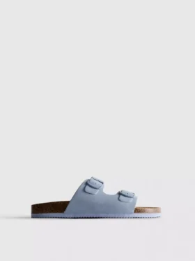 Sandalias tipo mules con doble correa con hebilla