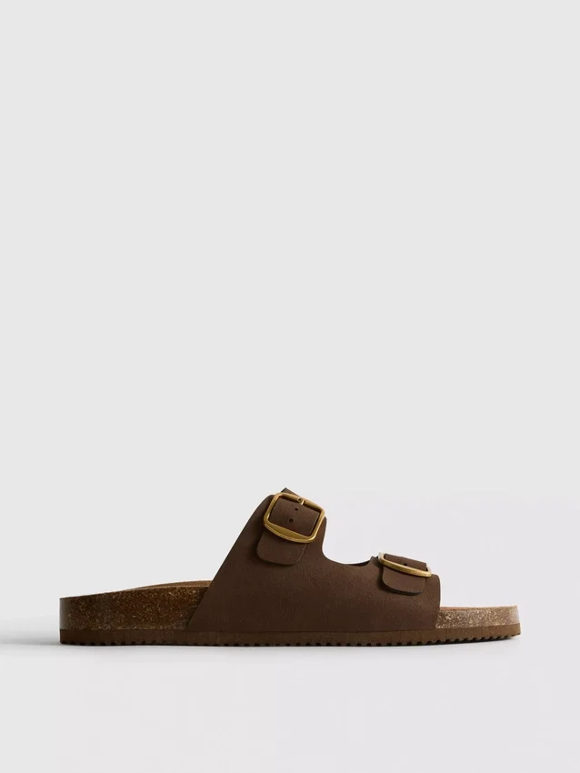Sandalias tipo mules con doble correa con hebilla