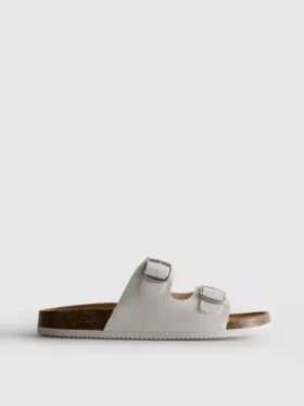 Sandalias tipo mules con doble correa con hebilla