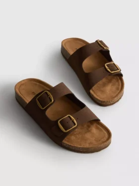 Sandalias tipo mules con doble correa con hebilla