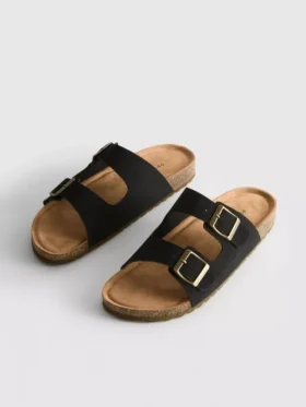 Sandalias tipo mules con doble correa con hebilla