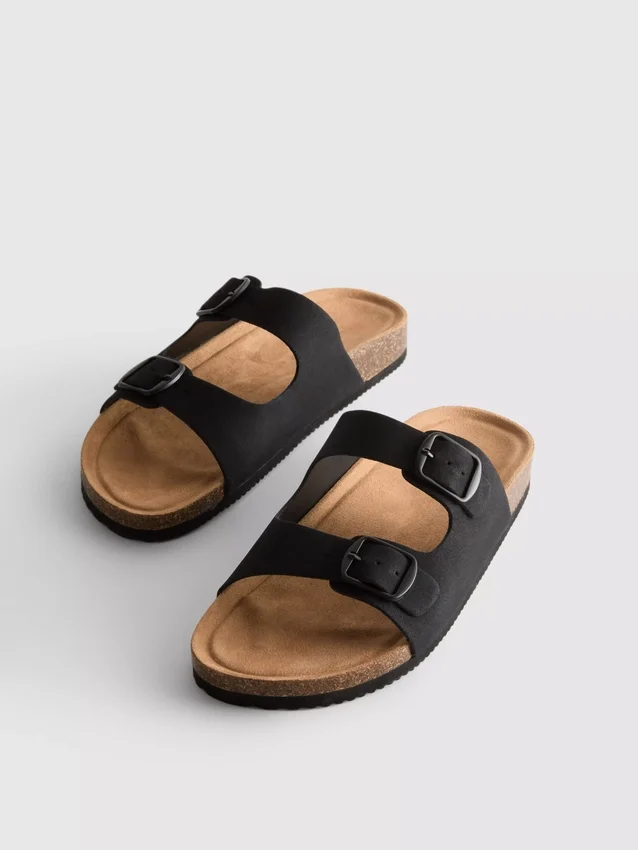 Sandalias tipo mules con doble correa con hebilla