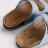 Sandalias tipo mules con doble correa con hebilla