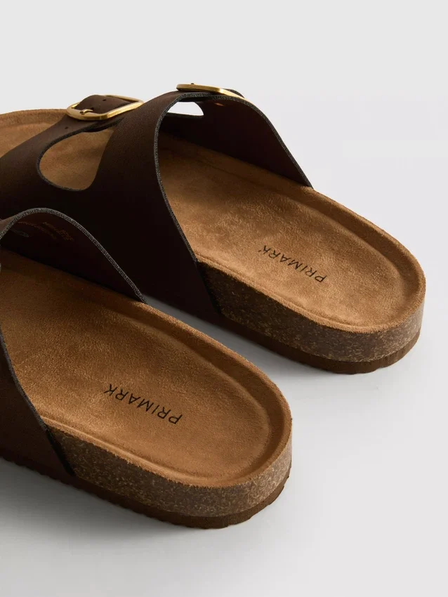 Sandalias tipo mules con doble correa con hebilla