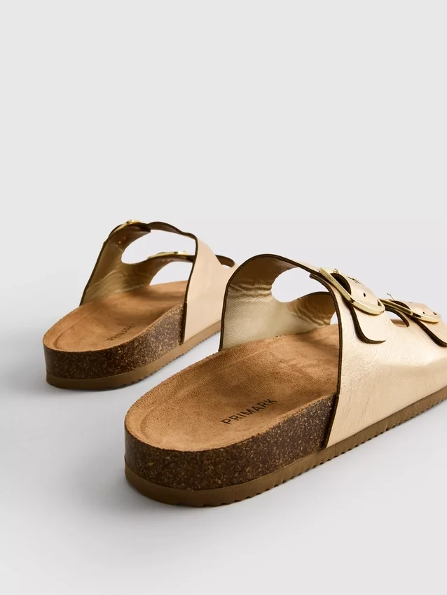 Sandalias tipo mules con doble correa con hebilla