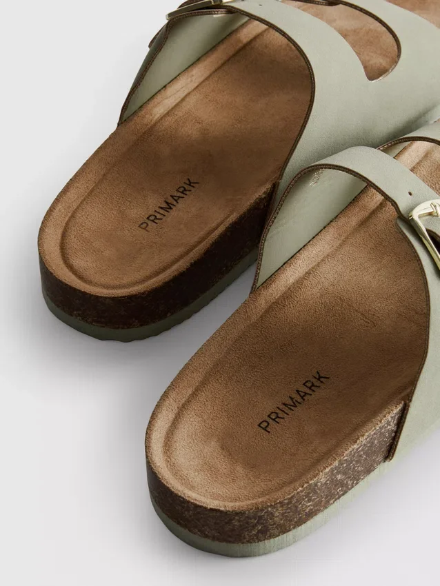 Sandalias tipo mules con doble correa con hebilla