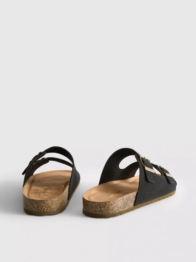 Sandalias tipo mules con doble correa con hebilla