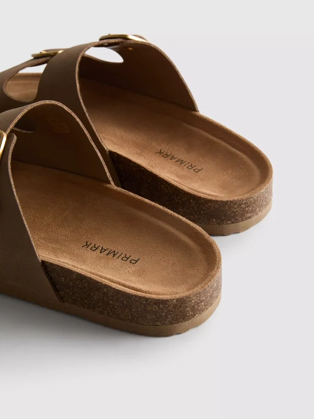 Sandalias tipo mules con doble correa con hebilla