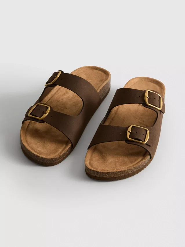 Sandalias tipo mules con doble correa con hebilla
