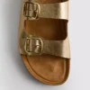 Sandalias tipo mules con doble correa con hebilla