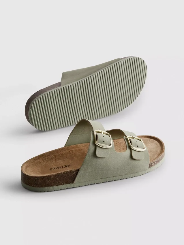 Sandalias tipo mules con doble correa con hebilla