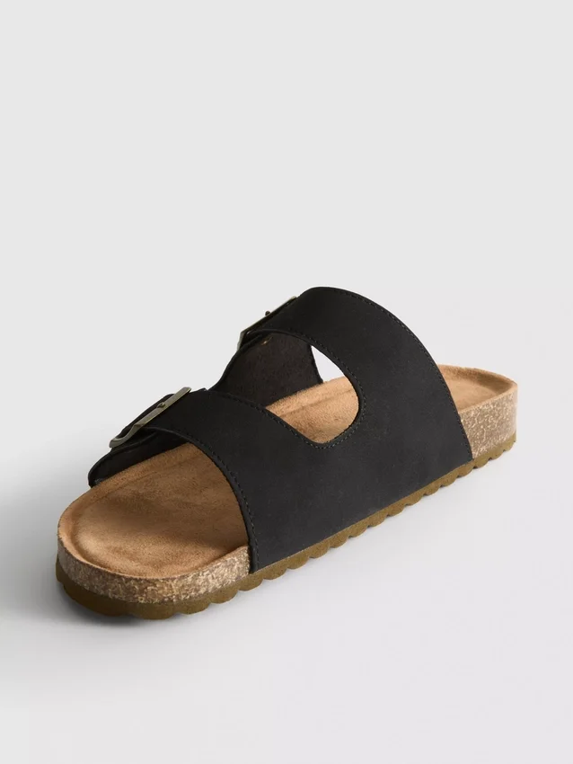 Sandalias tipo mules con doble correa con hebilla