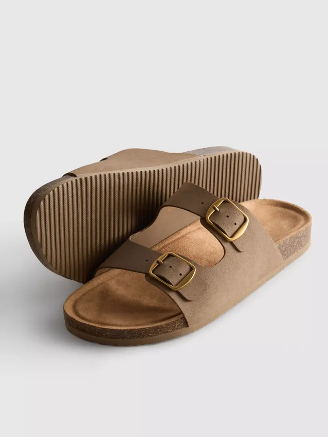 Sandalias tipo mules con doble correa con hebilla