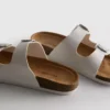Sandalias tipo mules con doble correa con hebilla