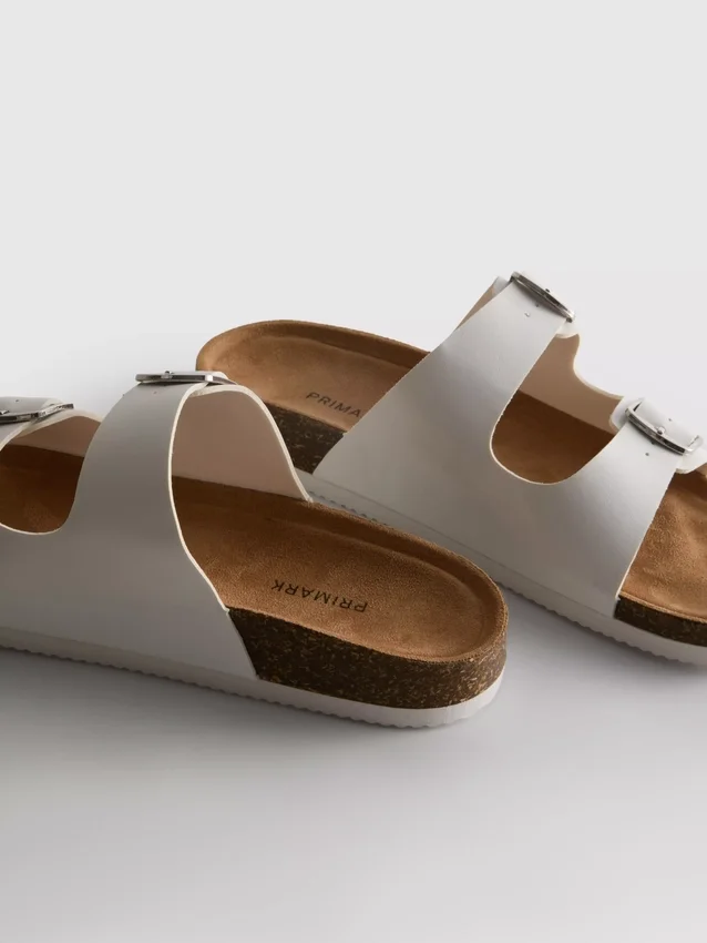 Sandalias tipo mules con doble correa con hebilla