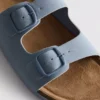 Sandalias tipo mules con doble correa con hebilla