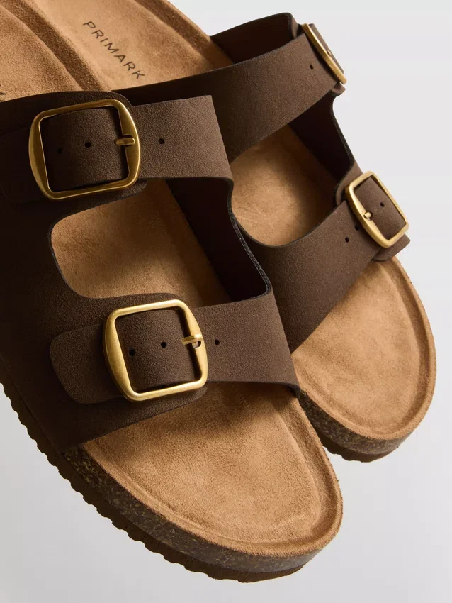 Sandalias tipo mules con doble correa con hebilla