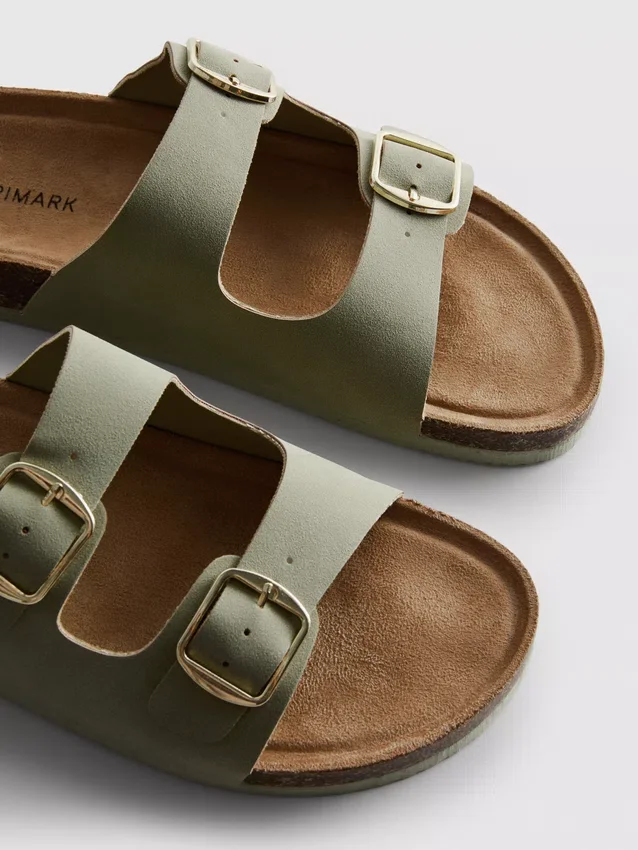 Sandalias tipo mules con doble correa con hebilla