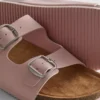 Sandalias tipo mules con doble correa con hebilla