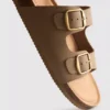 Sandalias tipo mules con doble correa con hebilla