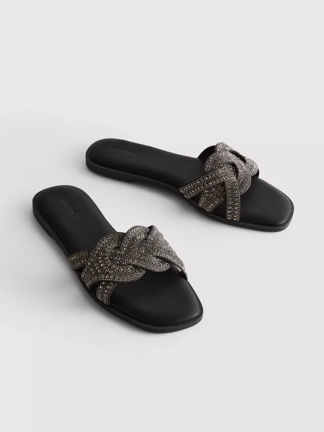 Sandalias tipo mules con pedrería