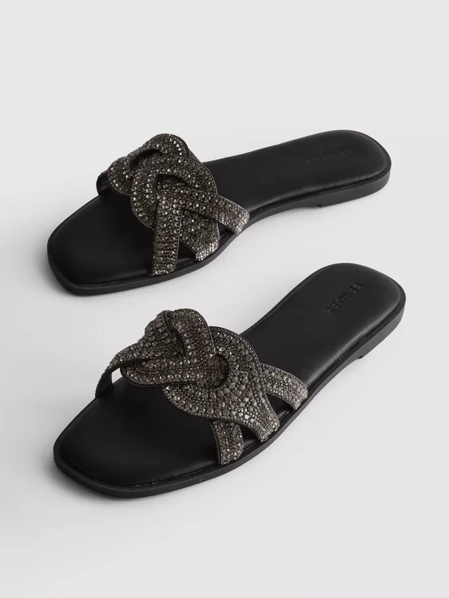 Sandalias tipo mules con pedrería